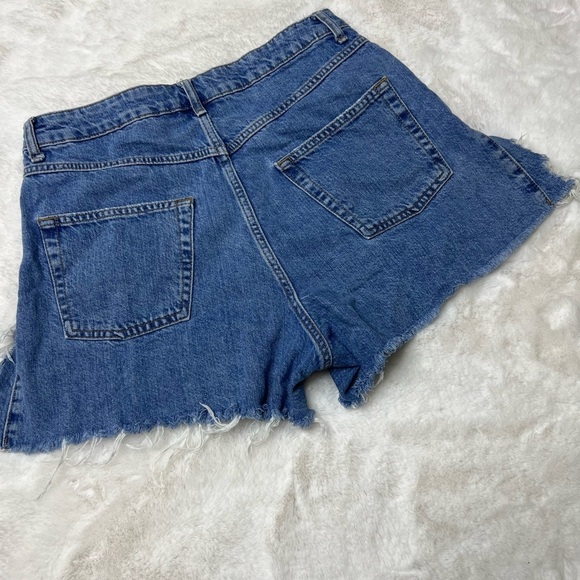 Distressed Shorts - TOPSHOP - Picture 3 of 6